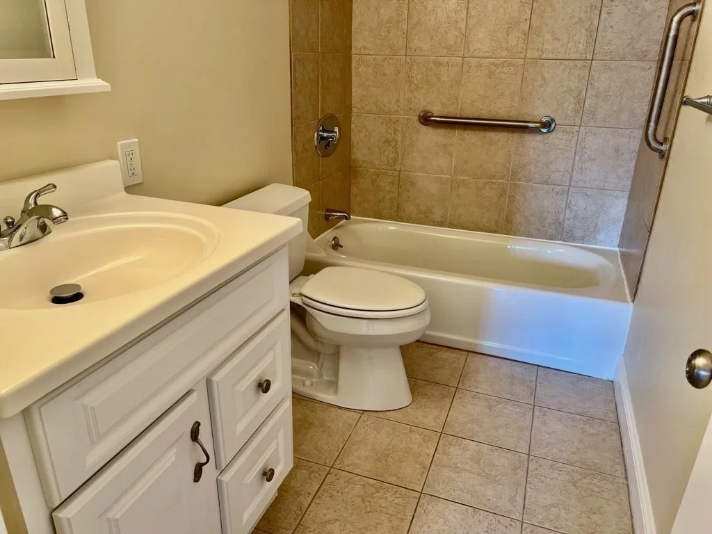 1 bed, 1 bath apartment for rent at 402 Paradise Rd Unit 1C, Swampscott — photo 20 of 27