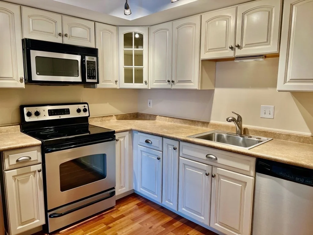 1 bed, 1 bath apartment for rent at 402 Paradise Rd Unit 1C, Swampscott — photo 14 of 27