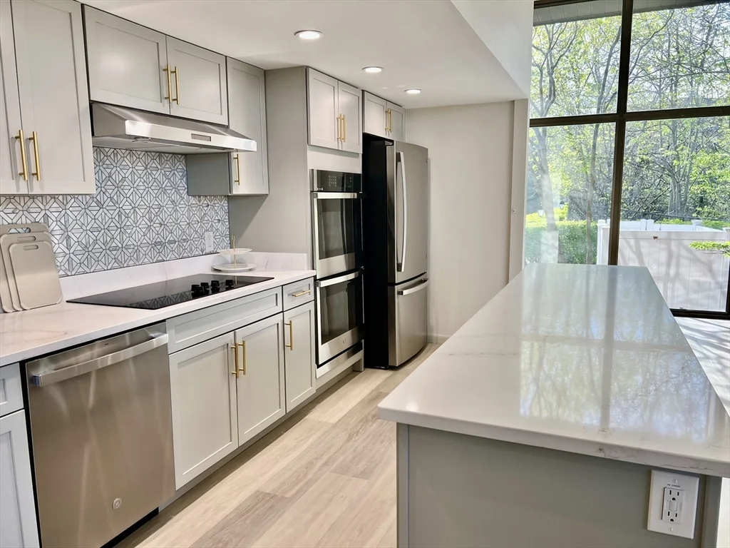 1 bed, 1 bath apartment for rent at 402 Paradise Rd Unit 1C, Swampscott — photo 6 of 27