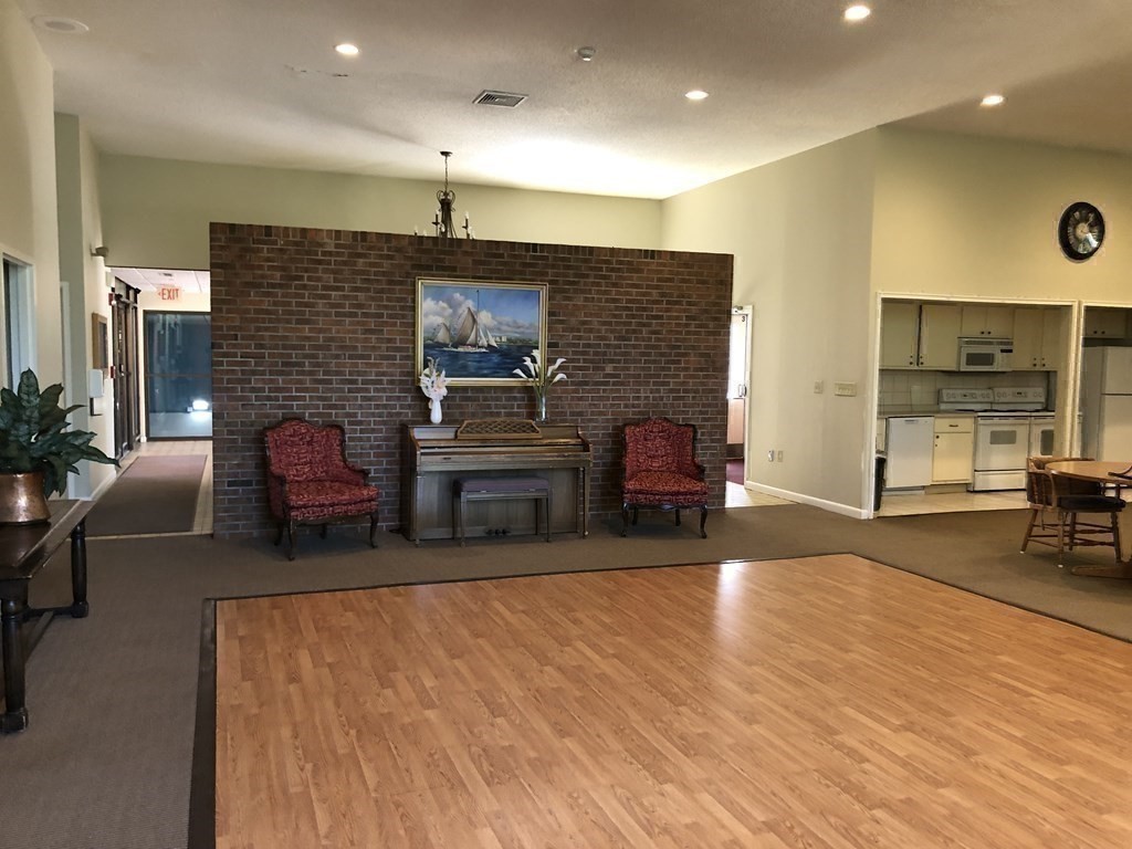 2 bed, 2 bath apartment for rent at 402 Paradise Rd Unit PH-Q, Swampscott — photo 6 of 39