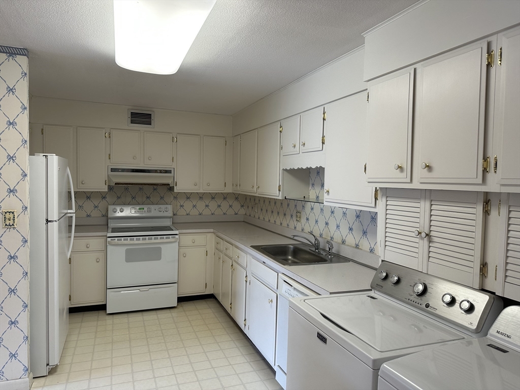 2 bed, 2 bath apartment for rent at 402 Paradise Rd Unit PH-Q, Swampscott — photo 39 of 39