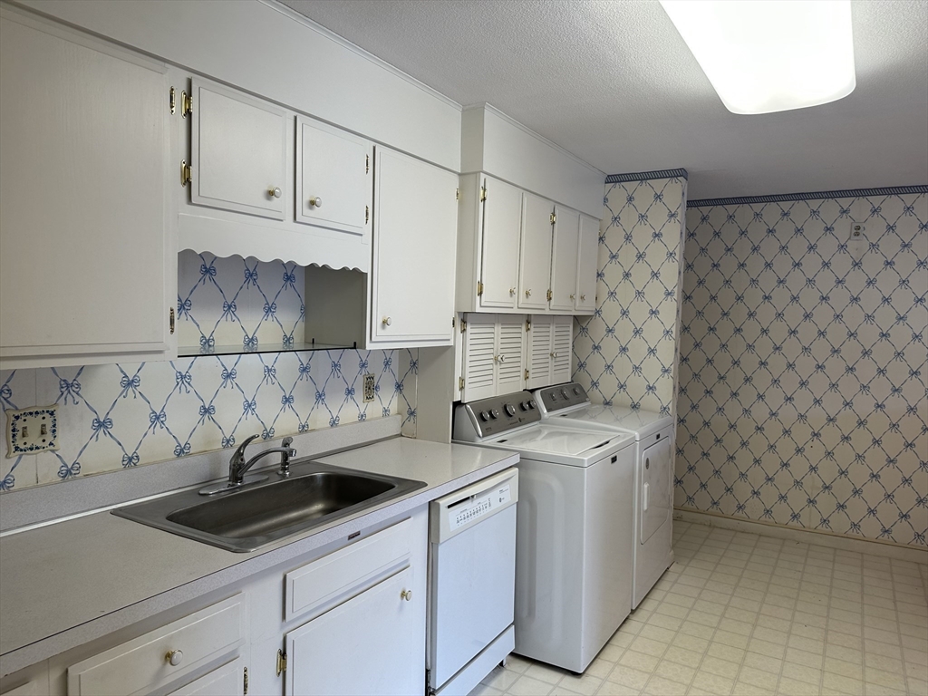 2 bed, 2 bath apartment for rent at 402 Paradise Rd Unit PH-Q, Swampscott — photo 38 of 39