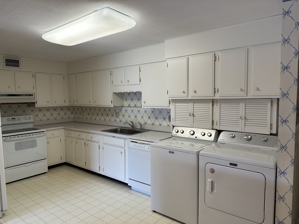 2 bed, 2 bath apartment for rent at 402 Paradise Rd Unit PH-Q, Swampscott — photo 37 of 39
