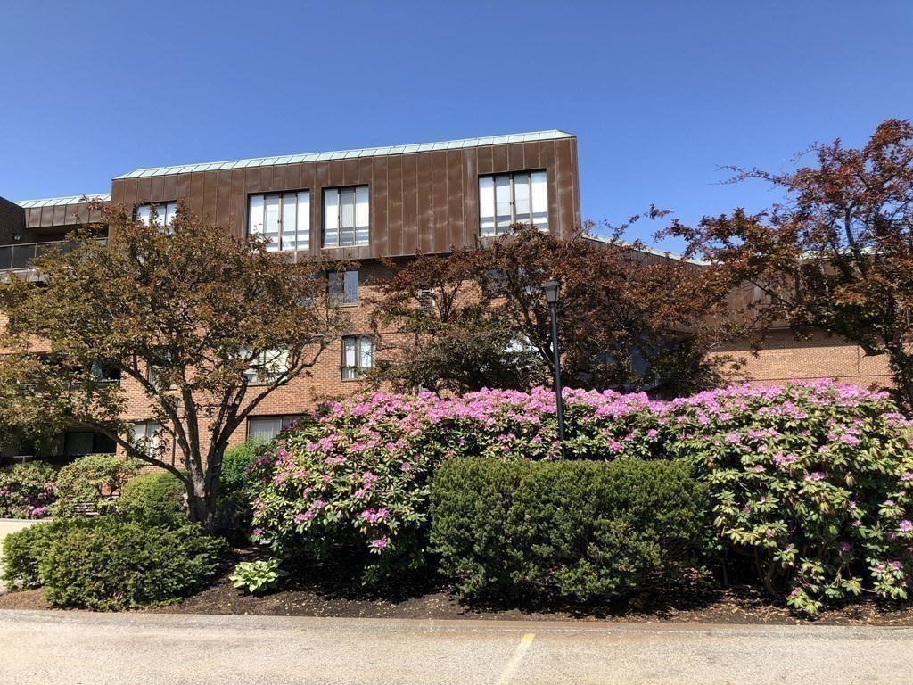 2 bed, 2 bath apartment for rent at 402 Paradise Rd Unit PH-Q, Swampscott — photo 2 of 39