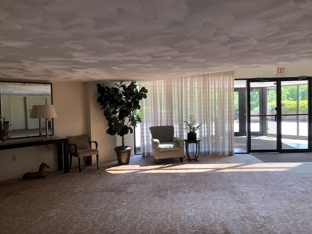 2 bed, 2 bath apartment for rent at 402 Paradise Rd Unit PH-Q, Swampscott — photo 3 of 39