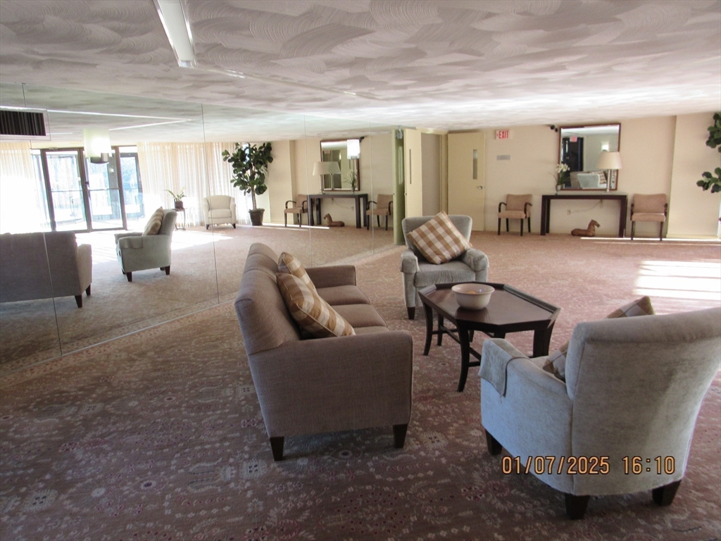 2 bed, 2 bath apartment for rent at 402 Paradise Rd Unit PH-Q, Swampscott — photo 4 of 39
