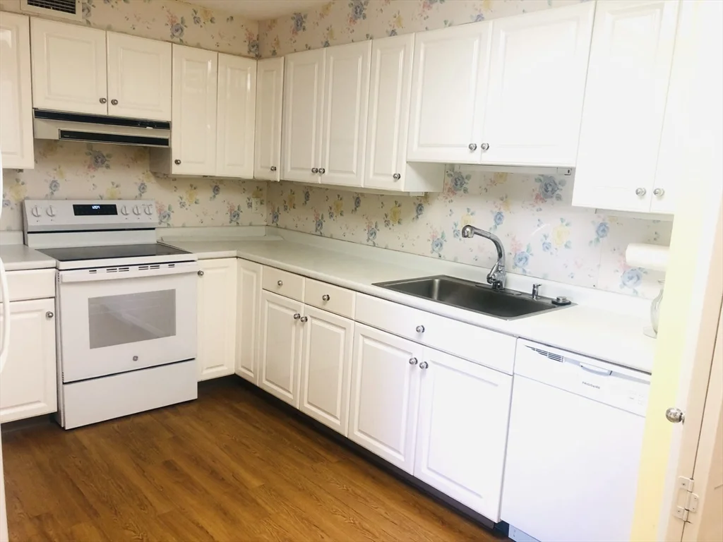 2 bed, 2 bath apartment for rent at 402 Paradise Unit 2L, Swampscott — photo 8 of 11