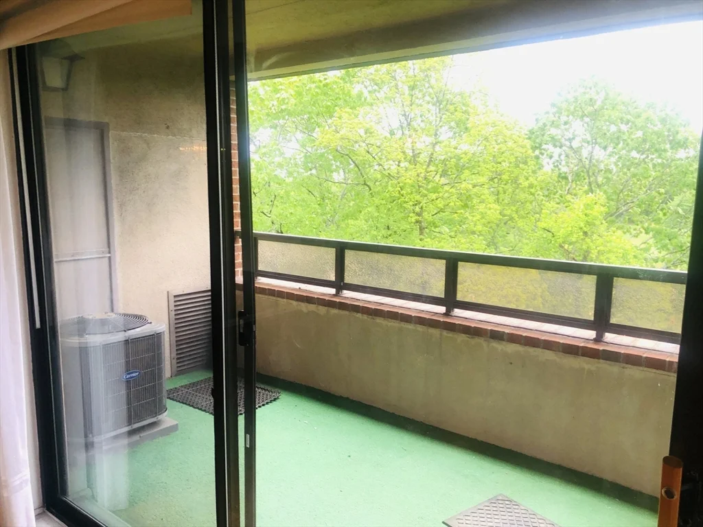 2 bed, 2 bath apartment for rent at 402 Paradise Unit 2L, Swampscott — photo 4 of 11