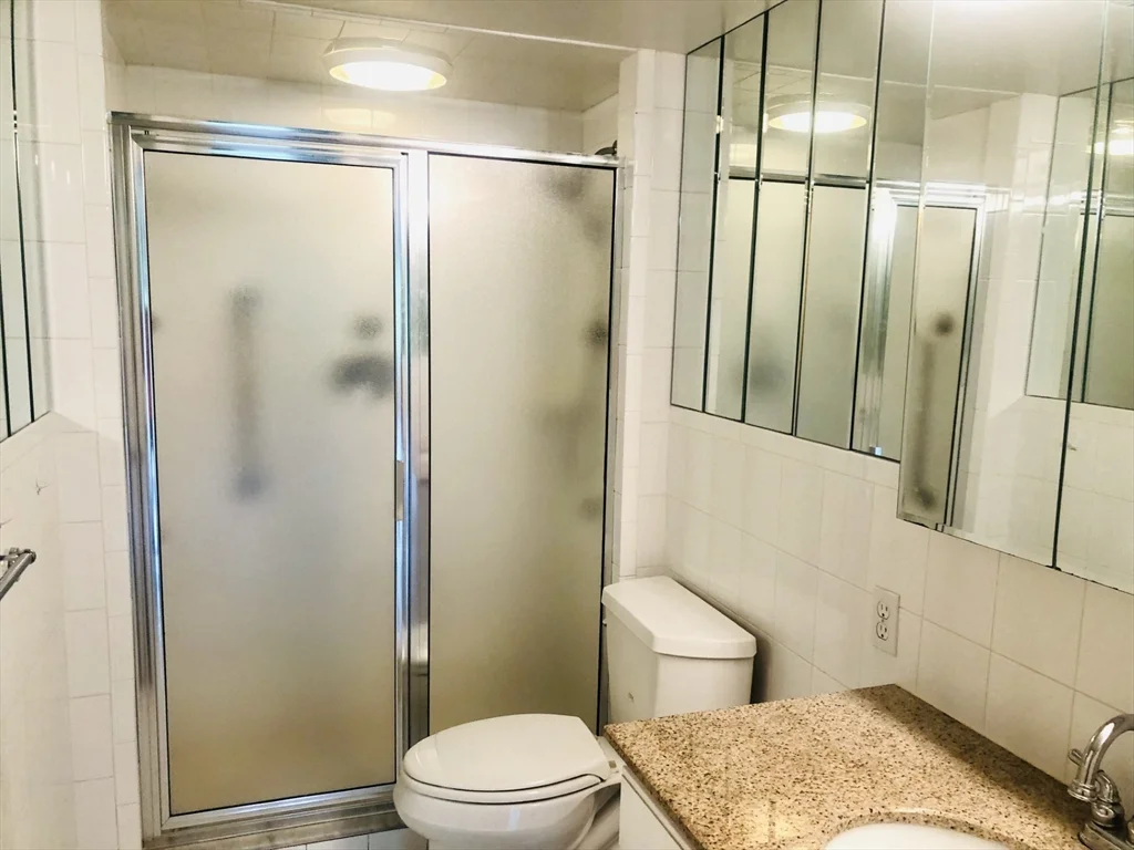2 bed, 2 bath apartment for rent at 402 Paradise Unit 2L, Swampscott — photo 3 of 11
