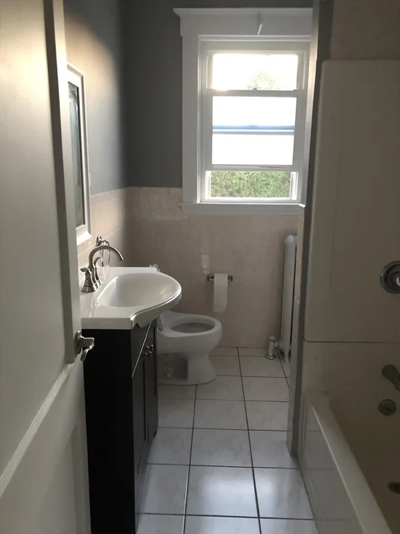 2 bed, 1 bath apartment for rent at 403-405 W Clinton St Unit 2, West — photo 7 of 19