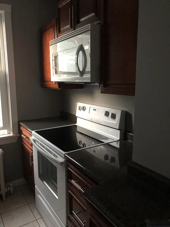 2 bed, 1 bath apartment for rent at 403-405 W Clinton St Unit 2, West — photo 1 of 19