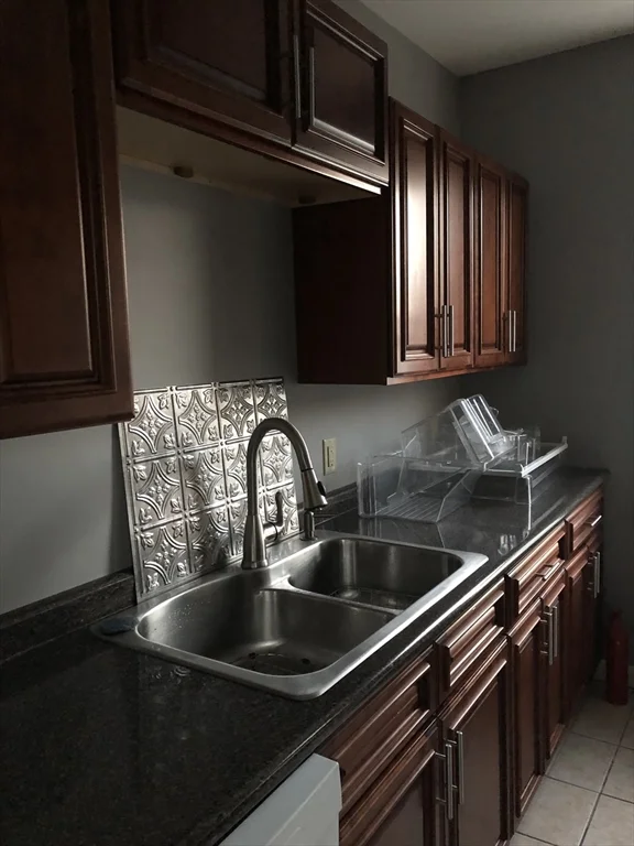 2 bed, 1 bath apartment for rent at 403-405 W Clinton St Unit 2, West — photo 2 of 19