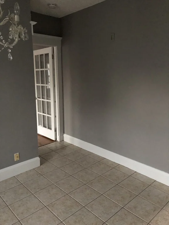 2 bed, 1 bath apartment for rent at 403-405 W Clinton St Unit 2, West — photo 4 of 19