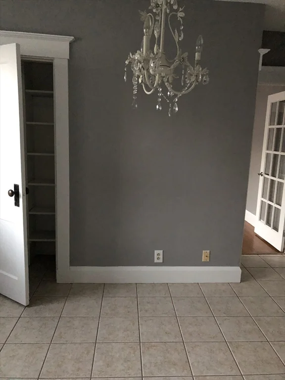 2 bed, 1 bath apartment for rent at 403-405 W Clinton St Unit 2, West — photo 3 of 19