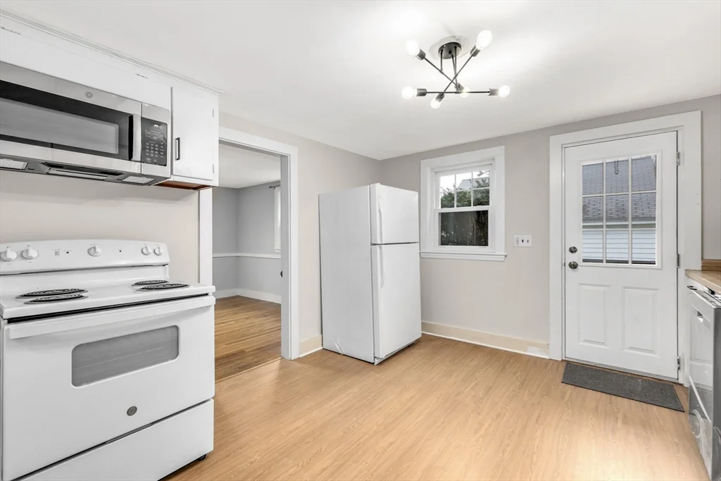 3 bed, 1 bath apartment for rent at 403 Central, Acton — photo 9 of 33