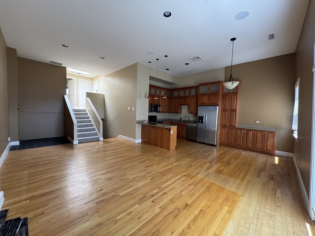 3 bed, 2 bath apartment for rent at 403 Marlborough St Unit 13, Back Bay — photo 3 of 15