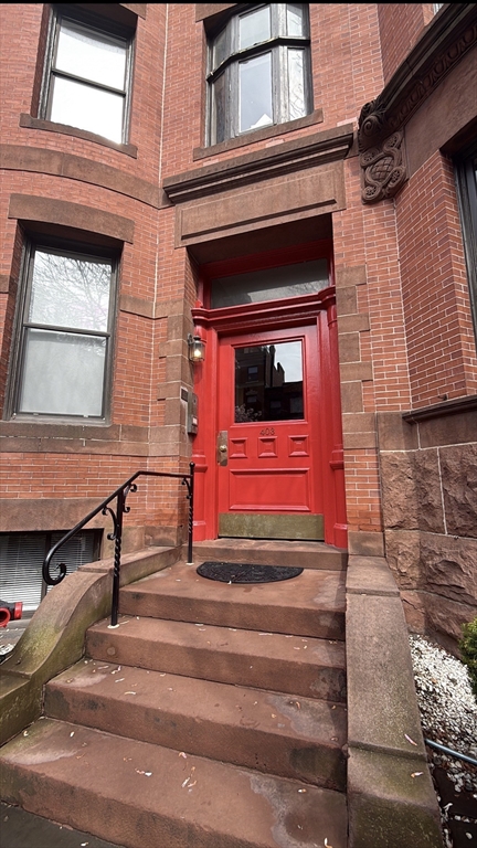 3 bed, 2 bath apartment for rent at 403 Marlborough St Unit 13, Back Bay