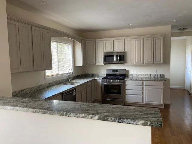 3 bed, 2 bath apartment for rent at 403 Reedsdale Rd Unit 403, Milton Center — photo 4 of 13
