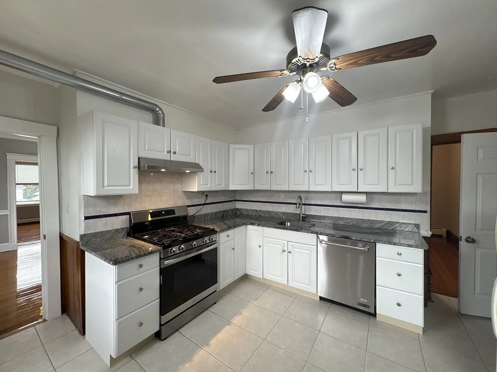 2 bed, 1 bath apartment for rent at 403 Trapelo Rd Unit 3, Belmont — photo 3 of 25