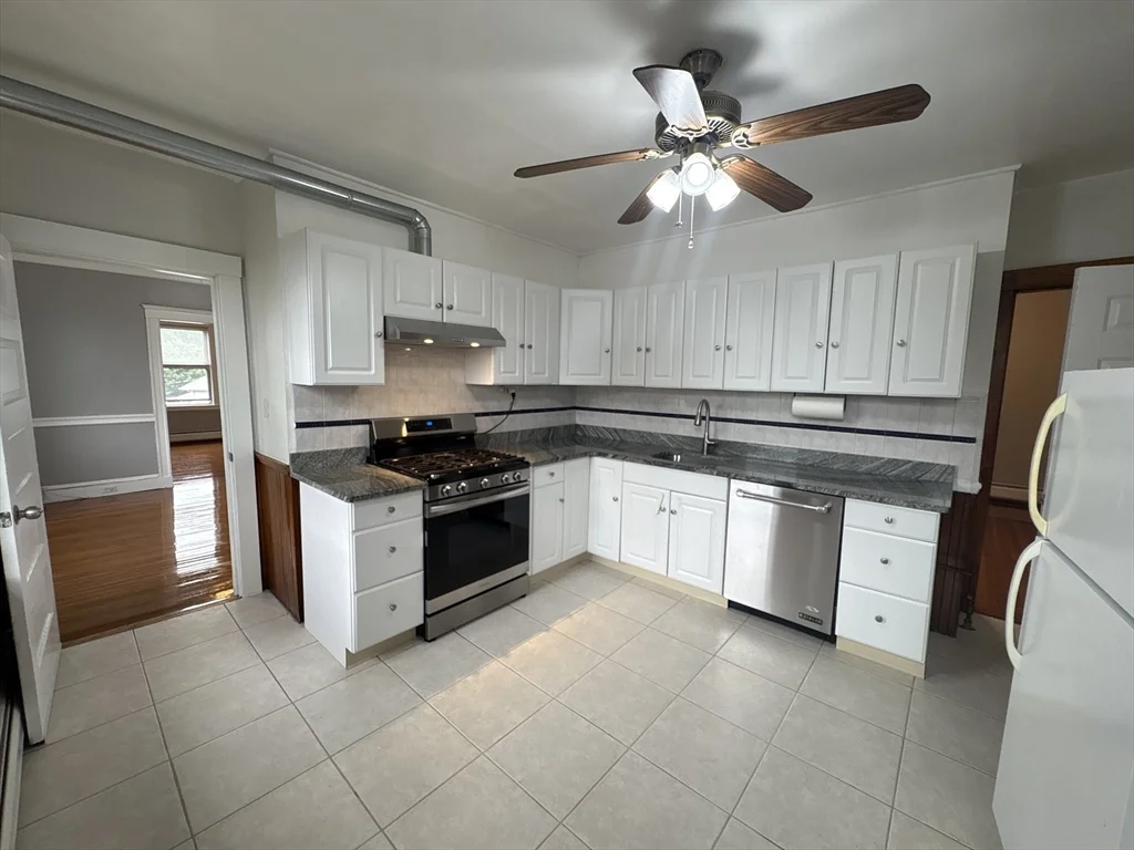 2 bed, 1 bath apartment for rent at 403 Trapelo Rd Unit 3, Belmont — photo 1 of 25