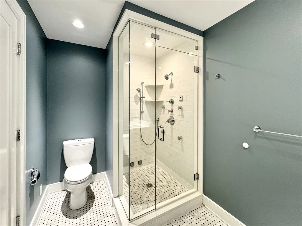 2 bed, 2 bath apartment for rent at 403 W 1st St Unit 102, South Boston — photo 11 of 34