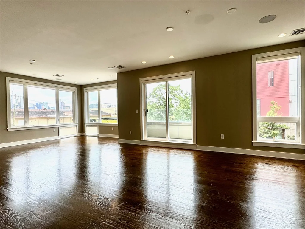 2 bed, 2 bath apartment for rent at 403 W 1st St Unit 102, South Boston — photo 5 of 34