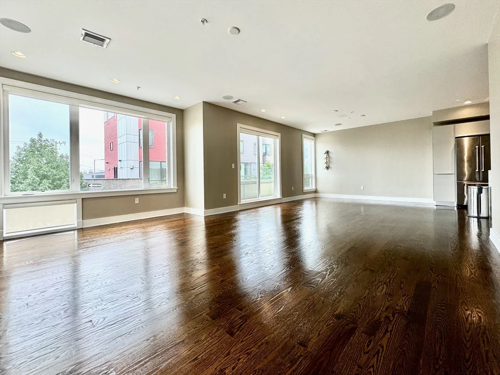 2 bed, 2 bath apartment for rent at 403 W 1st St Unit 102, South Boston — photo 4 of 34