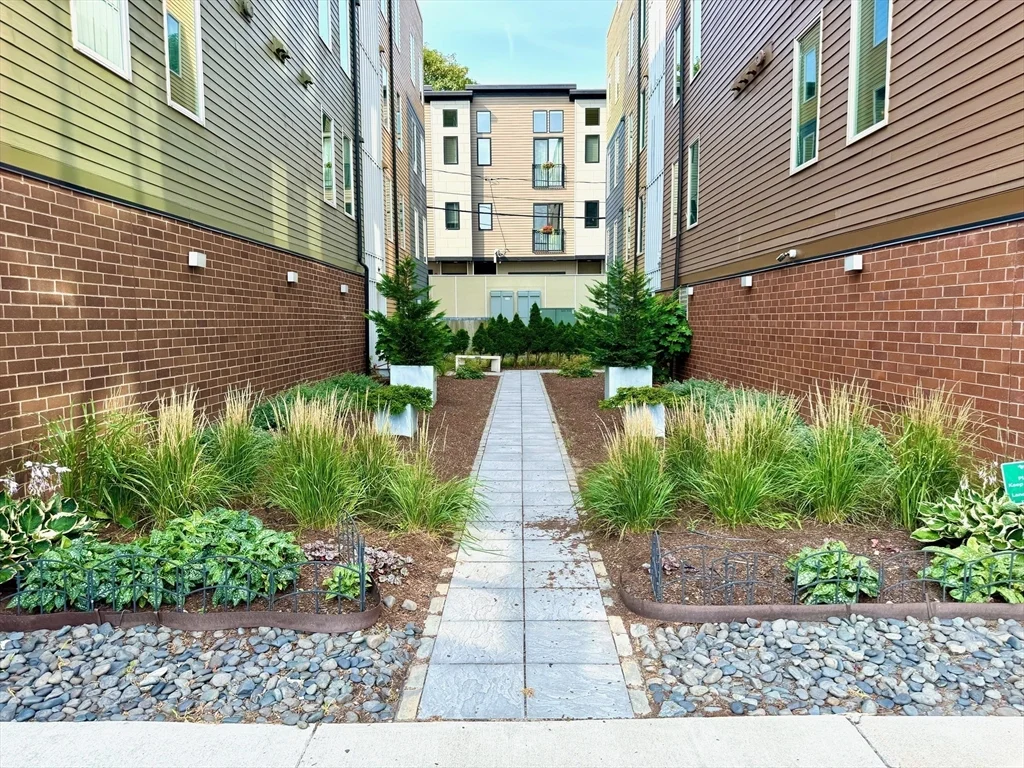 2 bed, 2 bath apartment for rent at 403 W 1st St Unit 102, South Boston — photo 26 of 34