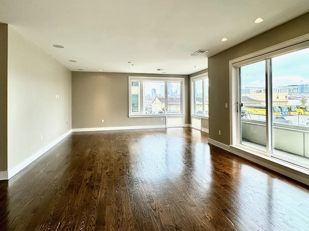 2 bed, 2 bath apartment for rent at 403 W 1st St Unit 102, South Boston — photo 6 of 34