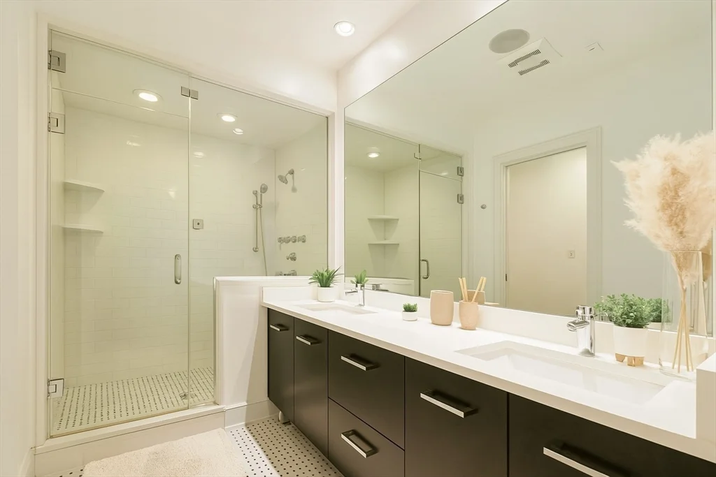 2 bed, 2 bath apartment for rent at 403 W 1st St Unit 201, South Boston — photo 5 of 16