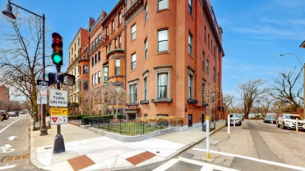 3 bed, 3 bath apartment for rent at 404 Beacon St Unit 2, Back Bay — photo 26 of 27