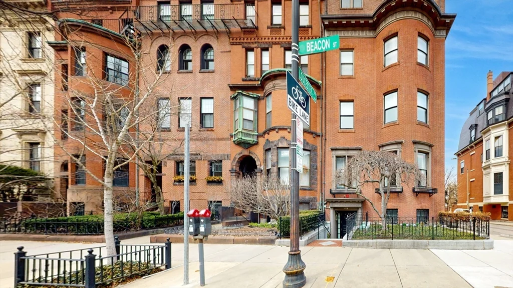 3 bed, 3 bath apartment for rent at 404 Beacon St Unit 2, Back Bay