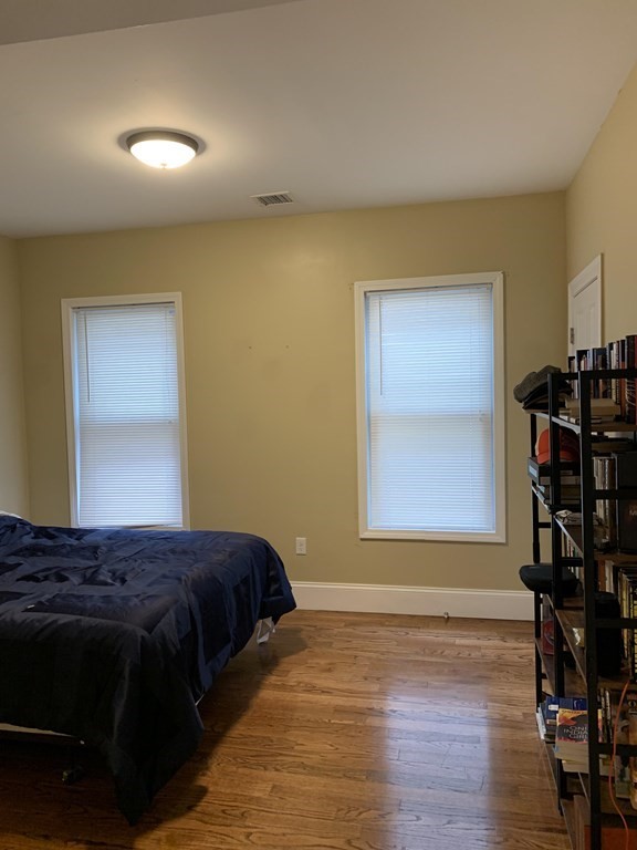 3 bed, 2 bath apartment for rent at 404 Centre St Unit 2, Jamaica Plain — photo 5 of 23