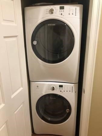 3 bed, 2 bath apartment for rent at 404 Centre St Unit 2, Jamaica Plain — photo 10 of 23