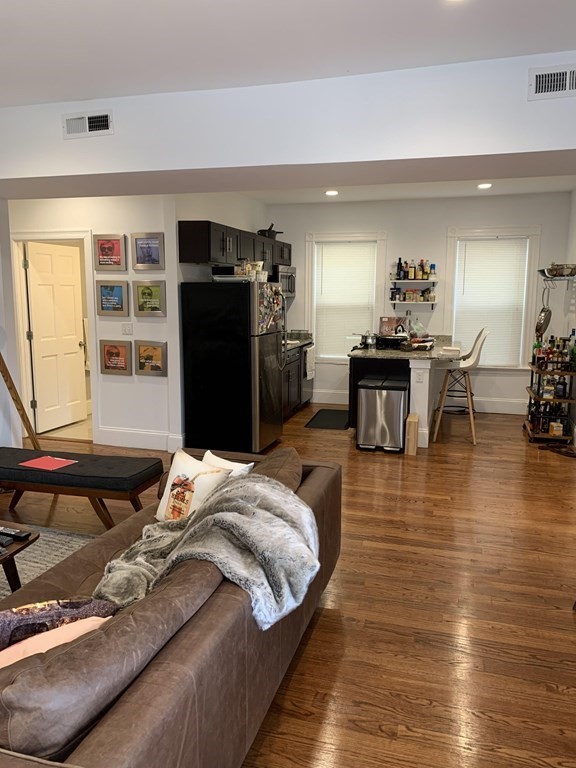 3 bed, 2 bath apartment for rent at 404 Centre St Unit 2, Jamaica Plain — photo 15 of 23