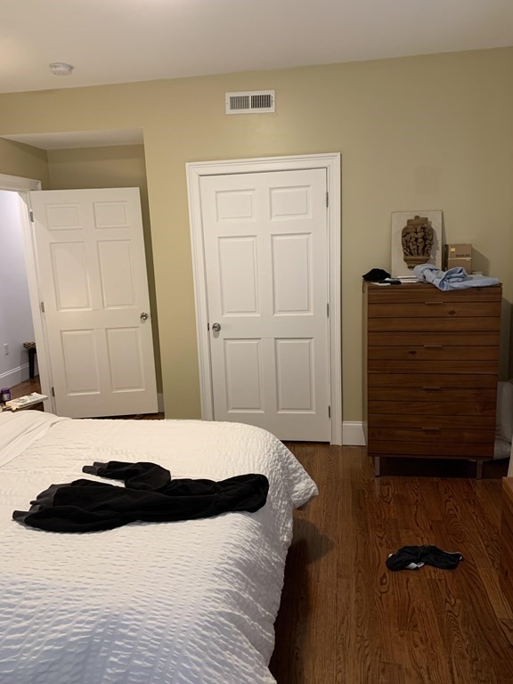 3 bed, 2 bath apartment for rent at 404 Centre St Unit 2, Jamaica Plain — photo 4 of 23