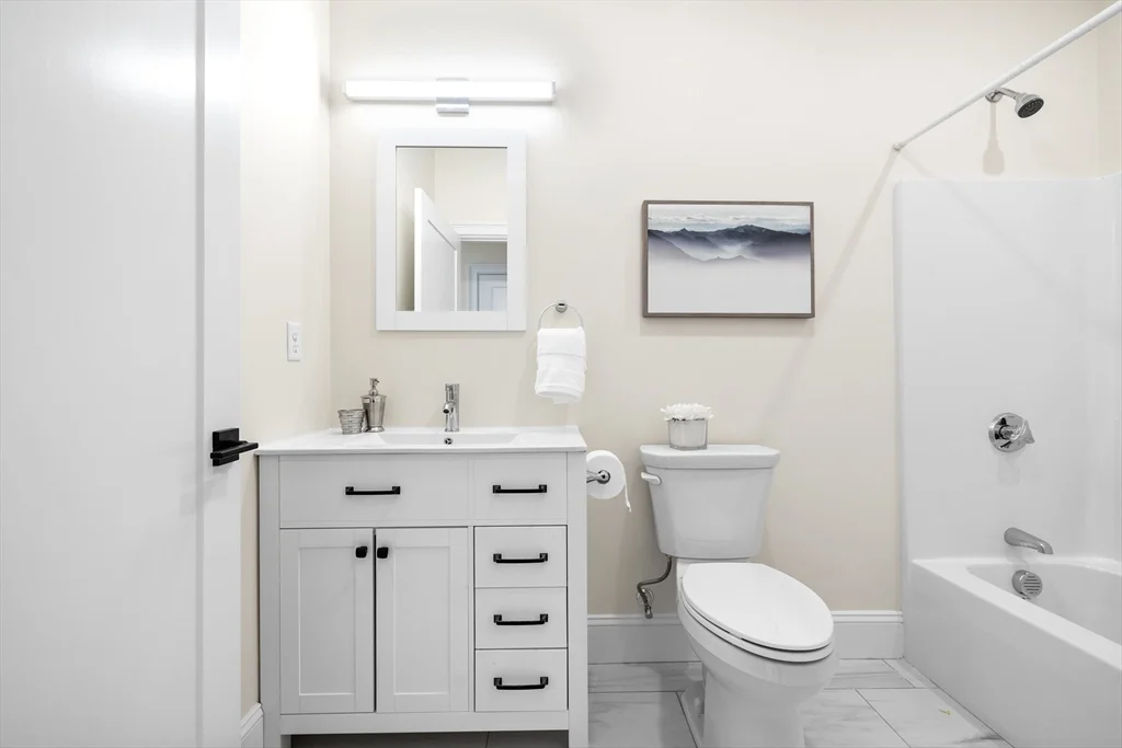 2 bed, 2 bath apartment for rent at 404 Lowell St Unit 6, Wakefield — photo 8 of 9