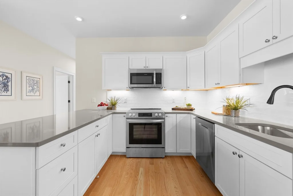 2 bed, 2 bath apartment for rent at 404 Lowell St Unit 6, Wakefield — photo 3 of 9
