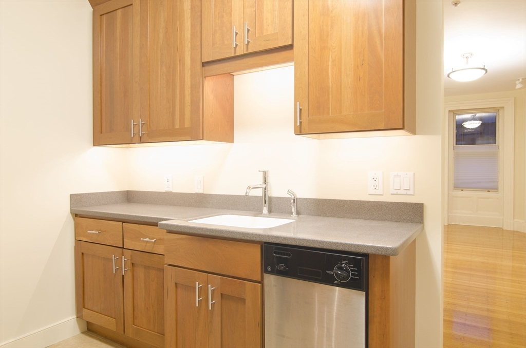 1 bed, 1 bath apartment for rent at 404 Marlborough St Unit 6, Back Bay — photo 2 of 18