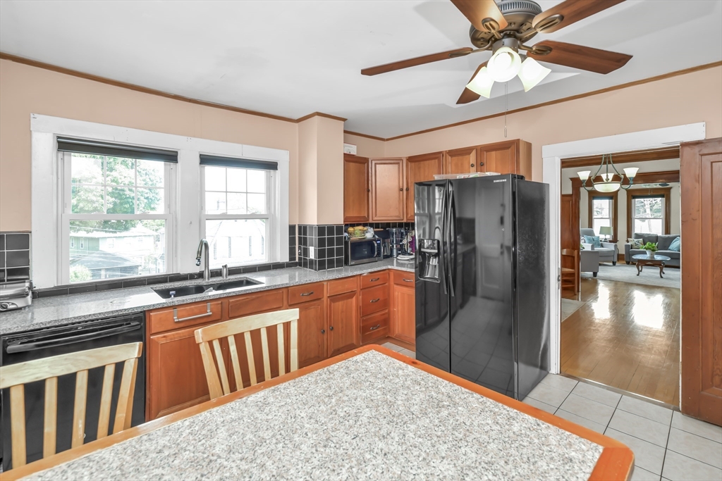 4 bed, 1 bath apartment for rent at 404 Mount Auburn Unit 2, Watertown — photo 3 of 25