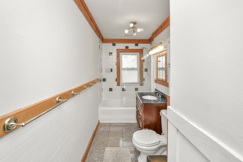 4 bed, 1 bath apartment for rent at 404 Mount Auburn Unit 2, Watertown — photo 2 of 25