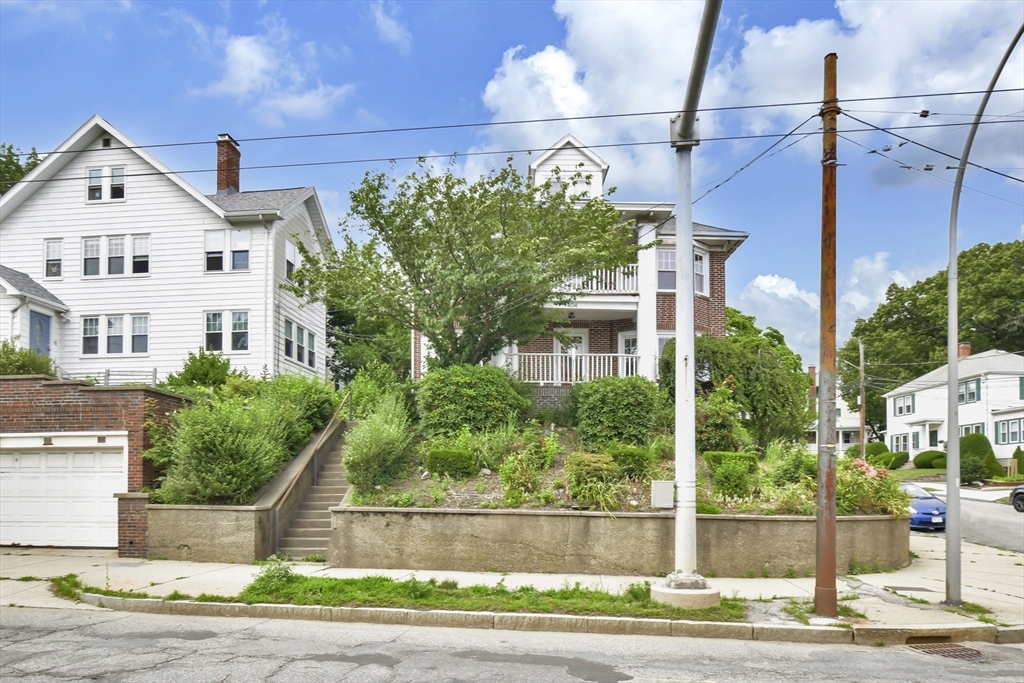 4 bed, 1 bath apartment for rent at 404 Mount Auburn Unit 2, Watertown — photo 1 of 25