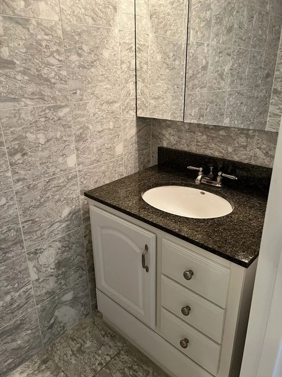 1 bed, 1 bath apartment for rent at 404 Paradise Rd Unit 1N, Swampscott — photo 20 of 32