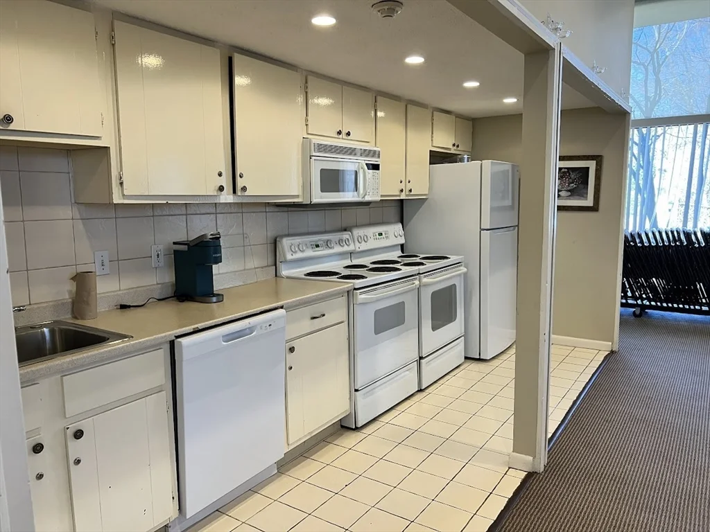 1 bed, 1 bath apartment for rent at 404 Paradise Rd Unit 1N, Swampscott — photo 7 of 32