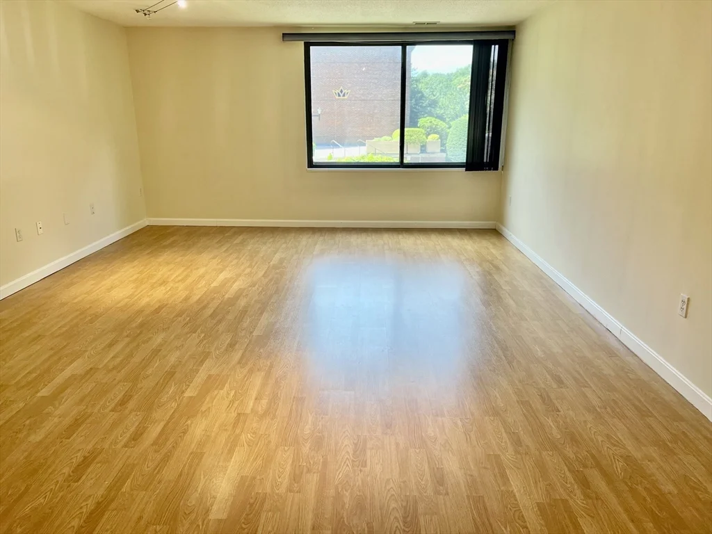 1 bed, 1 bath apartment for rent at 404 Paradise Rd Unit 1N, Swampscott — photo 27 of 32
