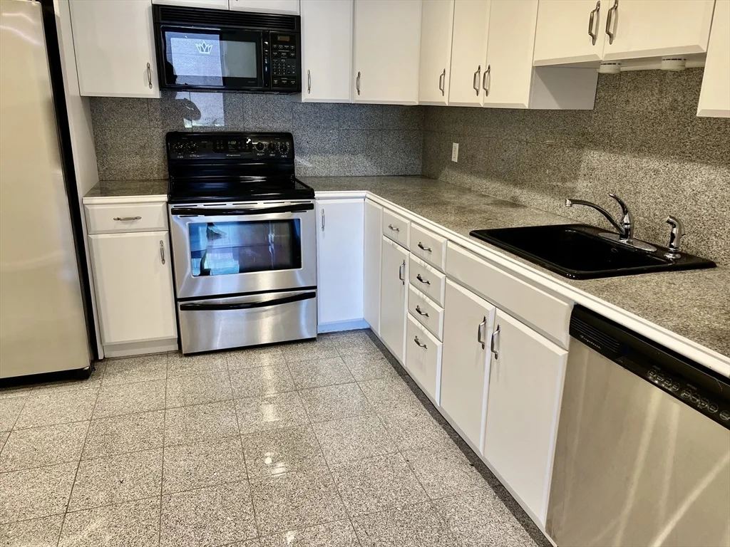 1 bed, 1 bath apartment for rent at 404 Paradise Rd Unit 1N, Swampscott — photo 24 of 32