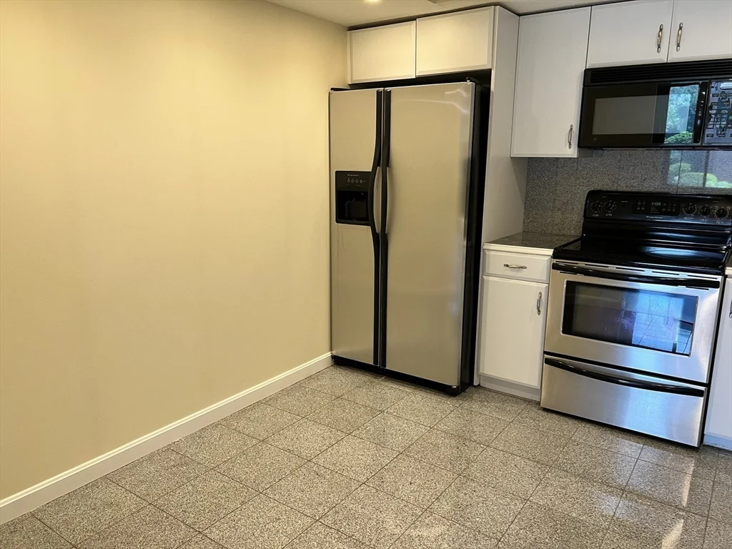 1 bed, 1 bath apartment for rent at 404 Paradise Rd Unit 1N, Swampscott — photo 25 of 32