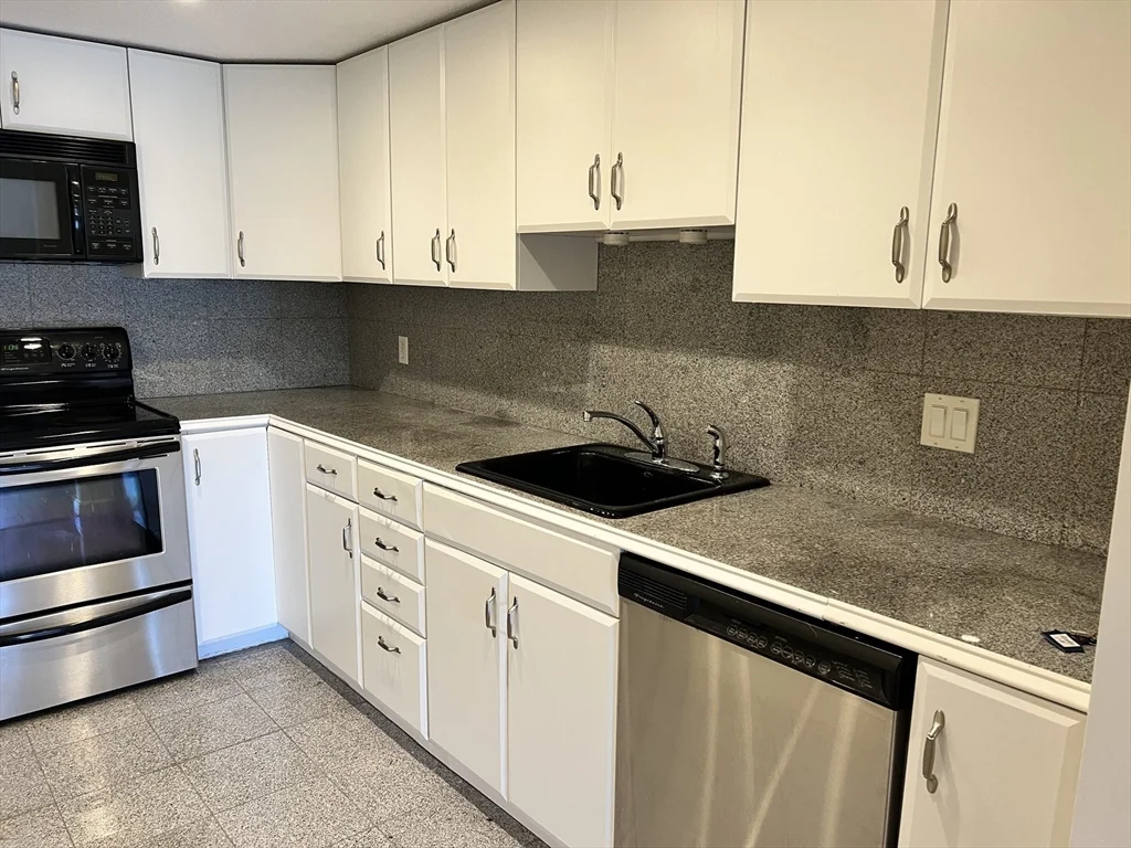 1 bed, 1 bath apartment for rent at 404 Paradise Rd Unit 1N, Swampscott — photo 26 of 32