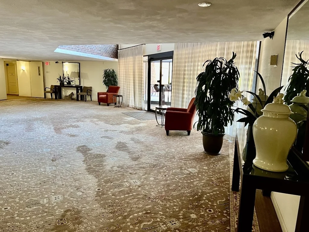 1 bed, 1 bath apartment for rent at 404 Paradise Rd Unit 1N, Swampscott — photo 12 of 32