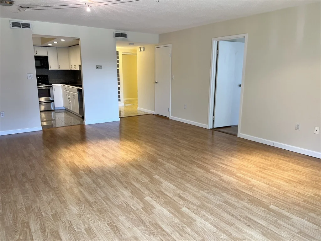 1 bed, 1 bath apartment for rent at 404 Paradise Rd Unit 1N, Swampscott — photo 22 of 32